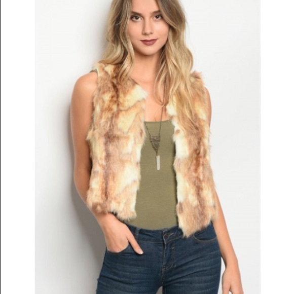 ESSUE Faux Fur Vest - Picture 1 of 3
